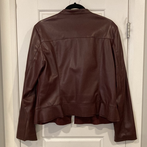 Burgundy imitation leather jacket size 12 Ann Taylor - Picture 2 of 4